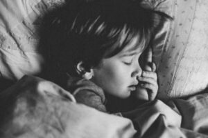 enfant en train de dormir après une tisane